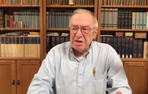 alguem-vai-parar-na-cadeia-e-nao-sou-eu-diz-olavo-se-referindo-a-santos-cruz-olavo-preocupado-661x420