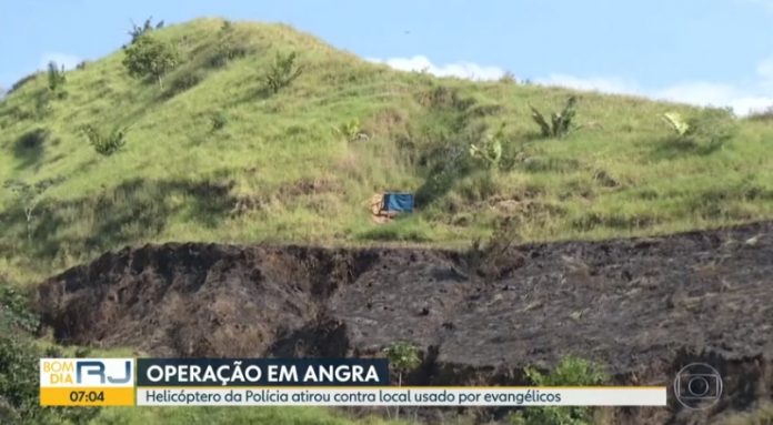 helicoptero-com-atiradores-de-witzel-dispara-contra-barraca-de-evangelicos-em-angra-barraca-evangelicos-rio-696x383