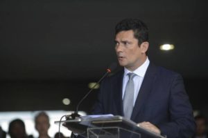 moro-tentou-ficar-com-r-25-bilhoes-de-acordao-da-lava-jato-sergio-moro-696x464