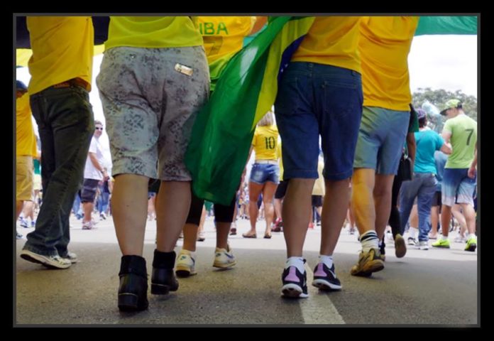 protesto-povo-manif-696x480