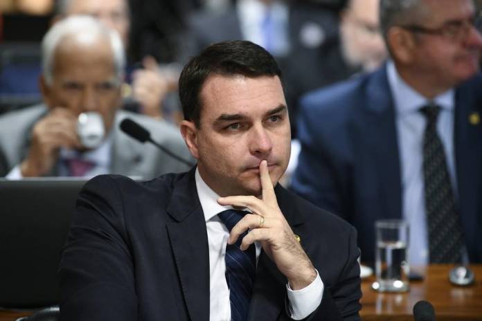 o-inferno-de-flavio-o-primogenito-por-alvaro-caldas-whatsapp-image-2019-06-06-at-11.37.01-696x464