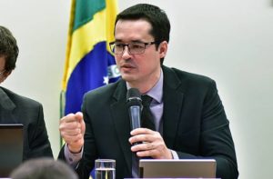ministros-do-supremo-questionam-e-ironizam-decisao-do-cnmp-de-nao-investigar-palestras-de-deltan-deltan-641x420