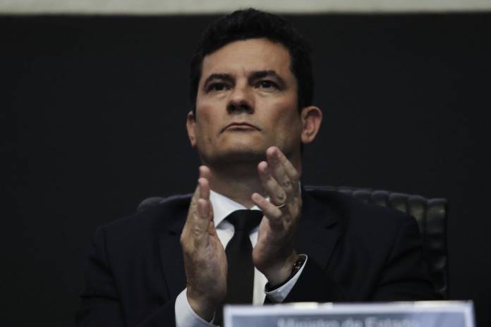 moro-aderiu-ao-discurso-messianico-dizem-politicos-e-magistrados-sergio-moro-696x464