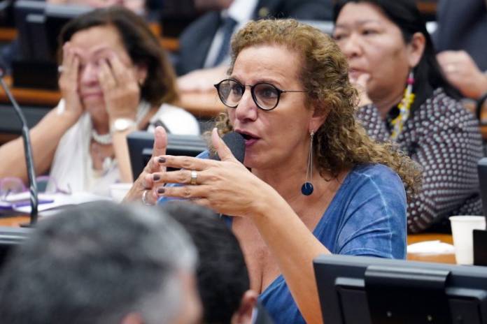 oposicao-vai-tentar-modificar-reforma-da-previdencia-no-segundo-turno-diz-lider-da-minoria-jandira-feghali-696x464