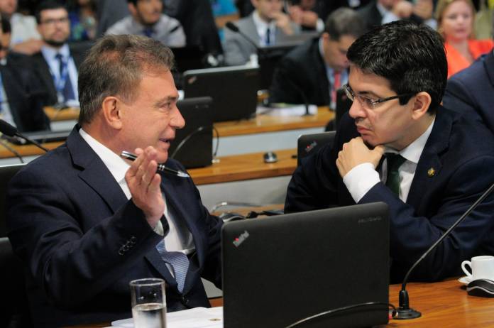 tv-ggn-de-alvaro-dias-a-randolfe-lava-jato-intimidou-politicos-para-obter-apoio-senadores-696x462