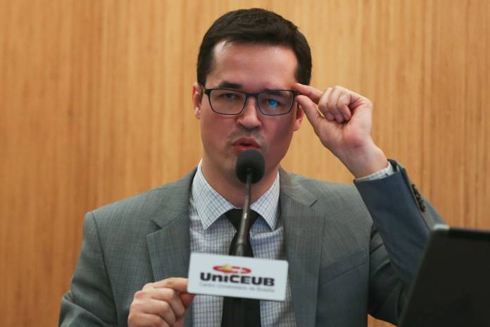 dallagnol-estaria-sensibilizado-com-a-proposta-para-deixar-a-lava-jato-deltan-dallagnol-696x464