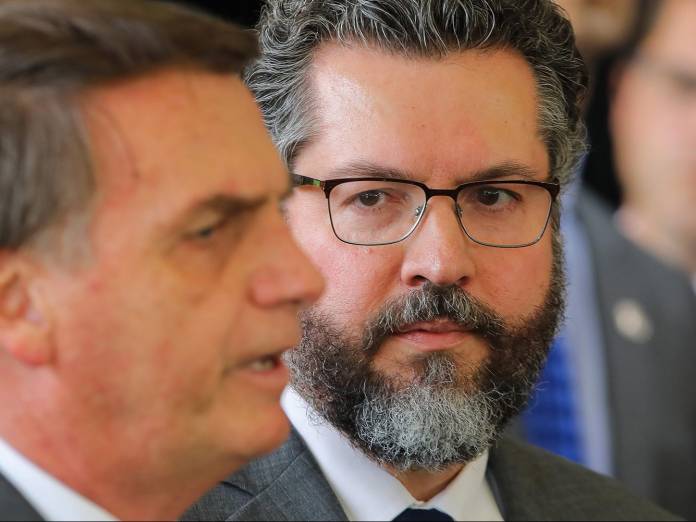 recado-do-nassif-a-reviravolta-na-bolivia-e-o-fim-de-ernesto-o-idiota-brasil-poltiica-jair-bolsonaro-ernesto-araujo-conexao-politica-cp-e1548531930308-696x522