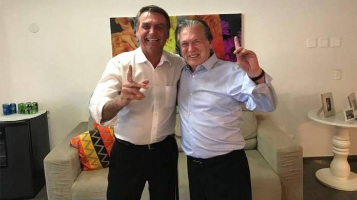 bolsonaro-diz-que-presidente-do-psl-esta-queimado-que-retruca-nao-somos-acidente-politico-5jan2018-o-deputado-jair-bolsonaro-e-o-presidente-do-psl-luciano-bivar-1532988513784-v2-900x506-696x391