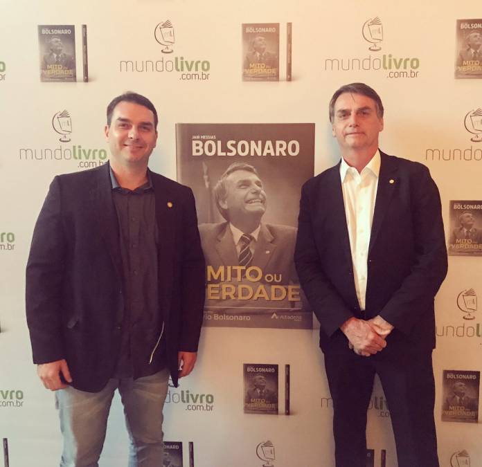 bolsonaro-silencia-sobre-morte-de-capitao-adriano-e-volta-a-criticar-a-imprensa-flavioejairbolsonaro-696x675