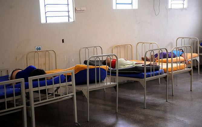 hospitais-psiquiatricos-brasileiros-promovem-tortura-alerta-relatorio-hospital-psiquiatrico-668x420