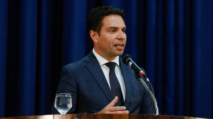 grupos-de-exterminio-e-lava-jato-rj-a-ficha-do-novo-chefe-da-pf-amigo-dos-bolsonaro-alexandre-ramagem-perfil-696x389