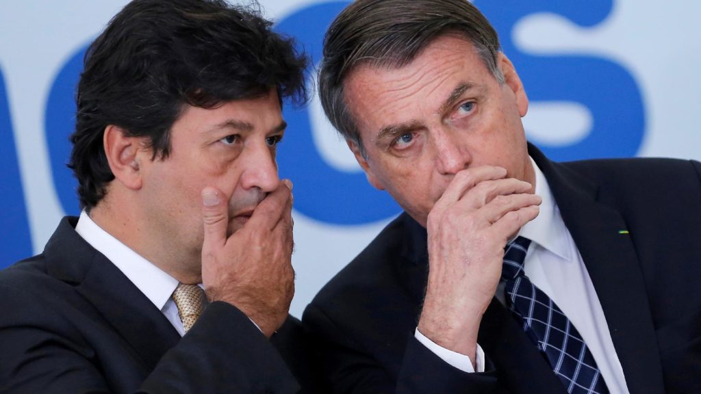 ministro-da-saude-luiz-henrique-mandetta-e-presidente-jair-bolsonaro-durante-cerimonia-no-palacio-do-planalto-1580814429614_v2_1920x1080