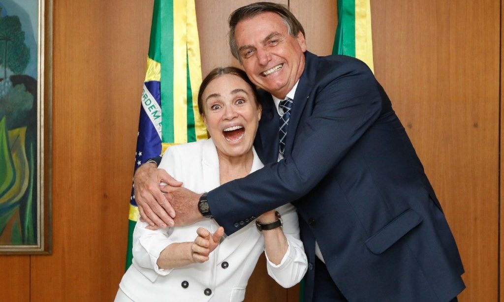Regina-Duarte-e-Jair-Bolsonaro-Foto_-Carolina-Antunes_PR-1200x720