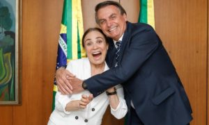 Regina-Duarte-e-Jair-Bolsonaro-Foto_-Carolina-Antunes_PR-1200x720