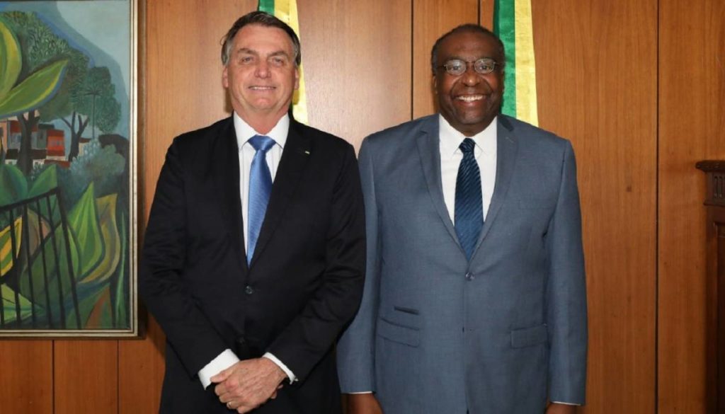 o-presidente-jair-bolsonaro-e-o-ministro-da-educacao-carlos-alberto-decotelli-1593125572895-v2-1400x800-1-e1593165355439