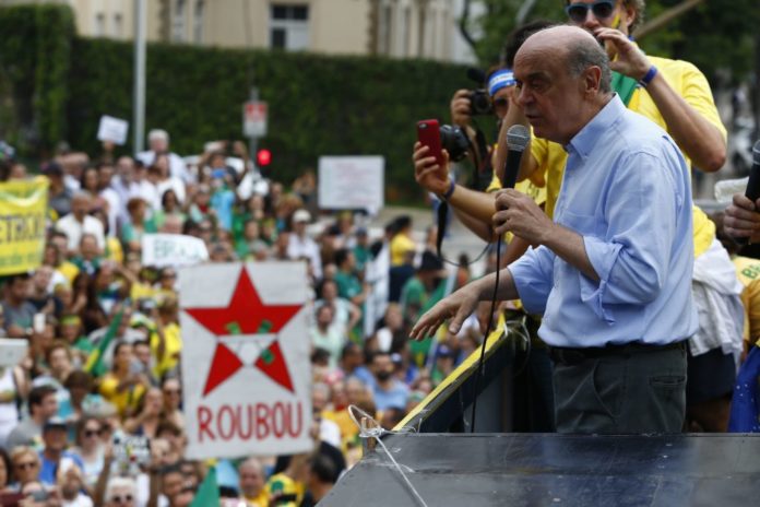 2086861415-jose-serra-em-protesto-na-avenida-paulista-1024x683-1-696x464 (1)