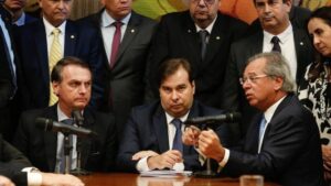 governo-nao-quer-passar-de-hoje-aprovacao-da-reforma-da-previdencia-na-ccj-bolso-maia-e-guedes-carolina-antunes-pr