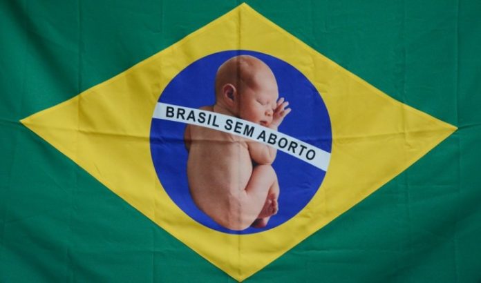 as-perolas-de-damares-contra-meninas-mulheres-e-aborto-brasil-sem-aborto-bandeira-696x410
