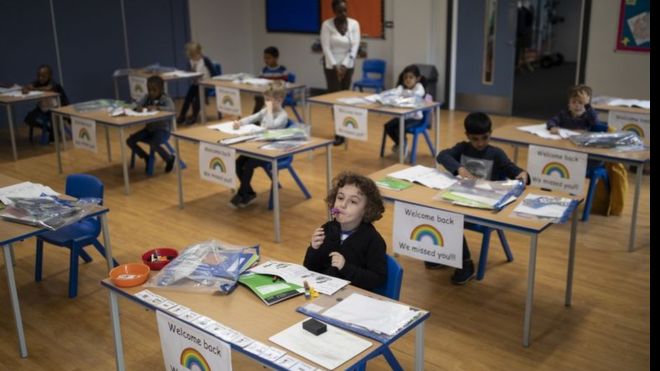 para-reabrir-escolas-e-preciso-fazer-testagem-em-massa-e-rastreamento-diz-estudo-da-ucl-112745386-londres1getty