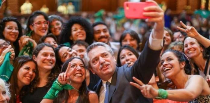 alberto-feministas-696x343