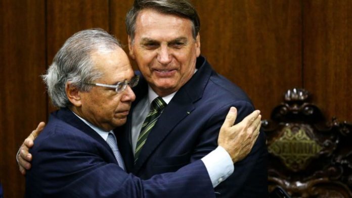 contra-autorizacao-de-bolsonaro-orcamento-de-2021-nao-tem-espaco-para-novo-programa-social-bolsoguedes-700x394-1-696x392 (1)