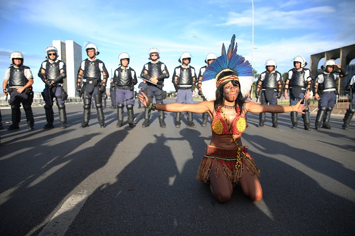 Índios fazem nova manifestação na Esplanada dos Ministérios