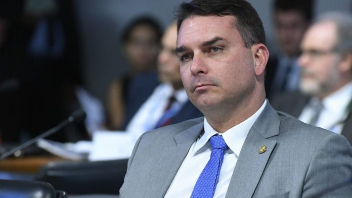 flavio-bolsonaro-confirma-reuniao-com-marinho-mas-nega-vazamento-sobre-furna-da-onca-29wd3mm7l5lkzo5ef7u21xfwa-696x392