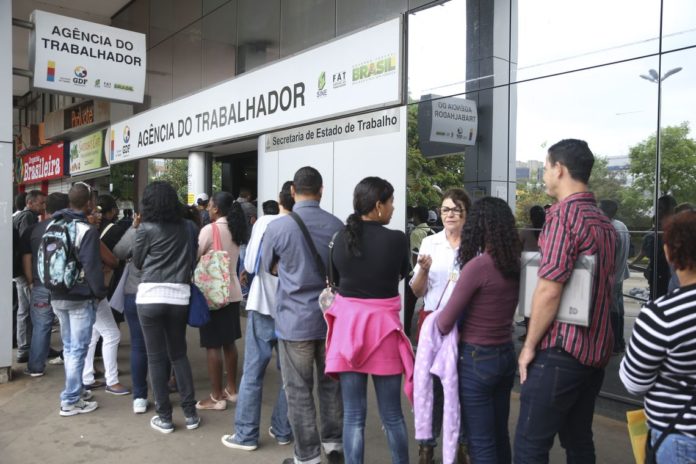 13-milhoes-de-brasileiros-estavam-desocupados-na-primeira-semana-de-setembro-desemprego-agenciabrasil-696x464