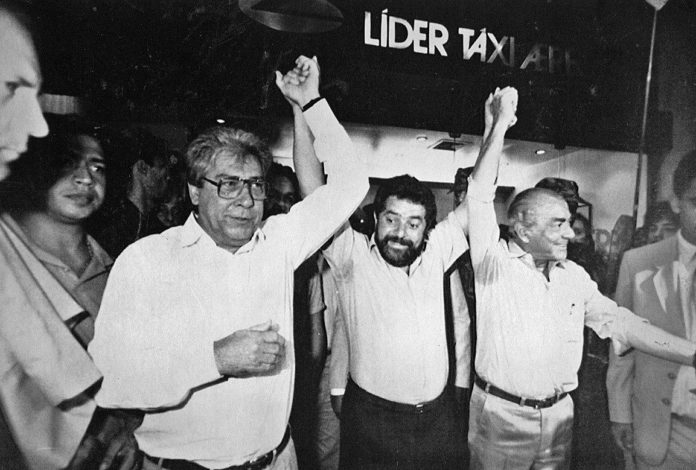 a-marcha-da-insensatez-de-um-pais-em-processo-de-destruicao-diretas-696x470