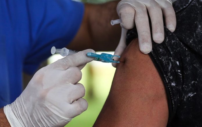 Movimentação de idosos no posto da 612 Sul para Vacinação contra Influenza