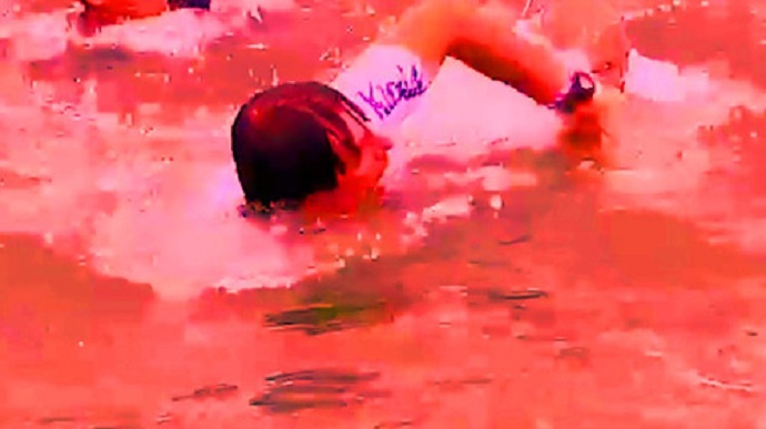 a-festa-nao-pode-parar-mesmo-com-mortos-na-sala-por-vladimir-safatle-bolsonaropraia4vermelho