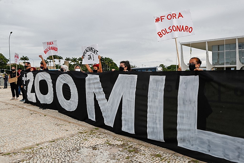 BRAZIL-HEALTH-VIRUS-200,000-FATALITIES-PROTEST
