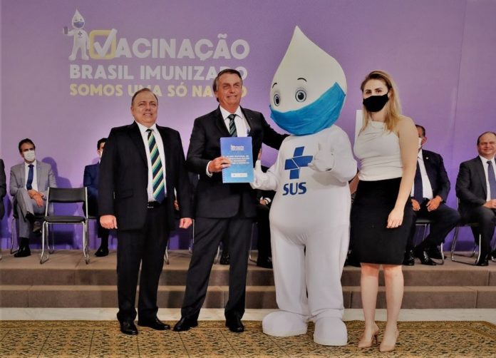 plano-de-vacinacao-do-governo-ainda-nao-foi-operacionalizado-explica-epidemiologista-bolsonaro-gotinha2-696x502