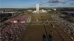 impeachment-a-brasileira-cai-quem-as-elites-querem-que-caia-por-marcos-coimbra-democracia-em-vertigem1