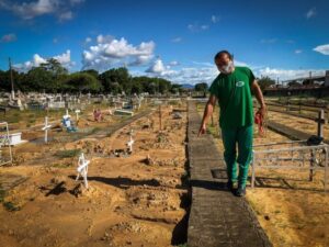 jornalggn.com.br-cloroquina-e-truculencia-militares-assumem-saude-indigena-e-sao-acusados-de-agravarem-crise-sanitaria-tumulo-filho-de-lucita-sanoma-1536x1152-1-696x522