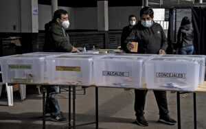 CHILE-ELECTION-VOTE