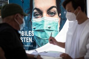 GERMANY-HEALTH-VIRUS-POPUP-VACCINATION