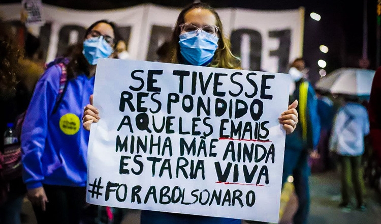 manifestantes-cartazes-midianinja-04-750x440