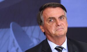 95297945_FILES-In-this-file-photo-taken-on-September-14-2021-Brazilian-President-Jair-Bolsonaro-gest