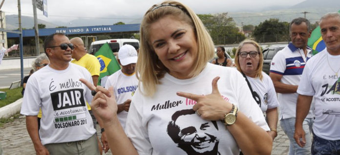 ex-esposa-de-bolsonaro-ana-cristina-comprou-imovel-no-rio-65-mais-barato-ana-cristina-siqueira-valle-ex-mulher-jair-bolsonaro-696x318
