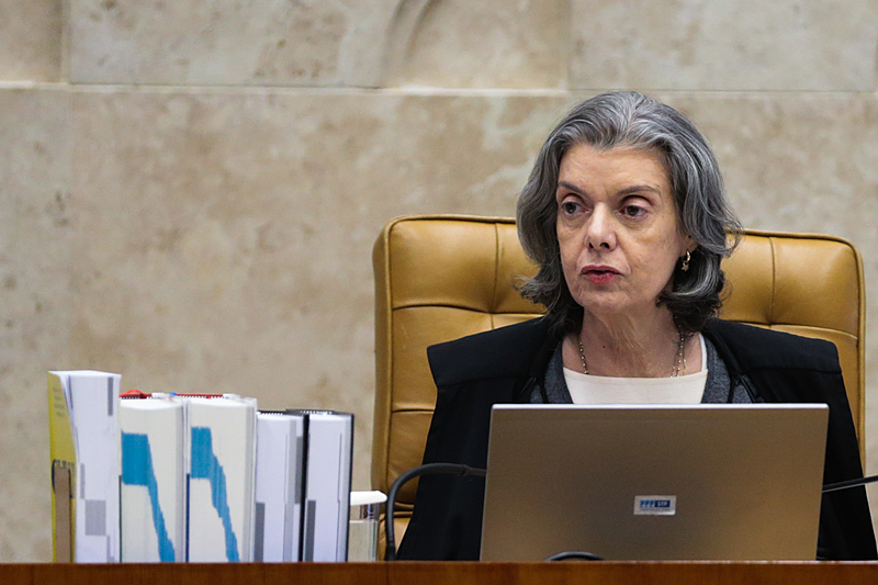 STF julga liminar que afastou do cargo Renan Calheiros