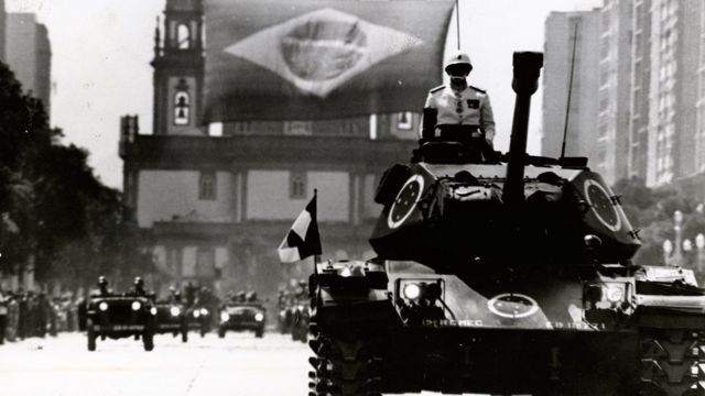 104719582_desfilemilitar7setembro1972