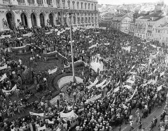 Cerco_Assembleia_Constituinte_1975