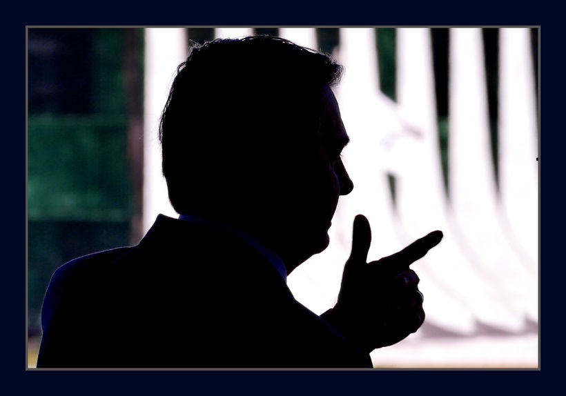 Jair_Bolsonaro_Cabo_Verde_Silhueta_Arma_1B-orlando-brito