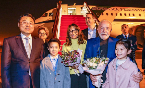 lula-chega-a-china