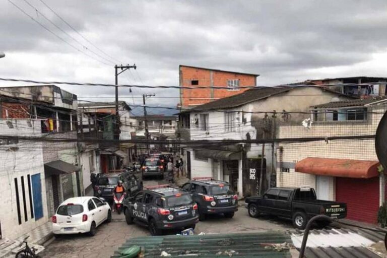 mortes-no-guaruja-redes-sociais-768x512