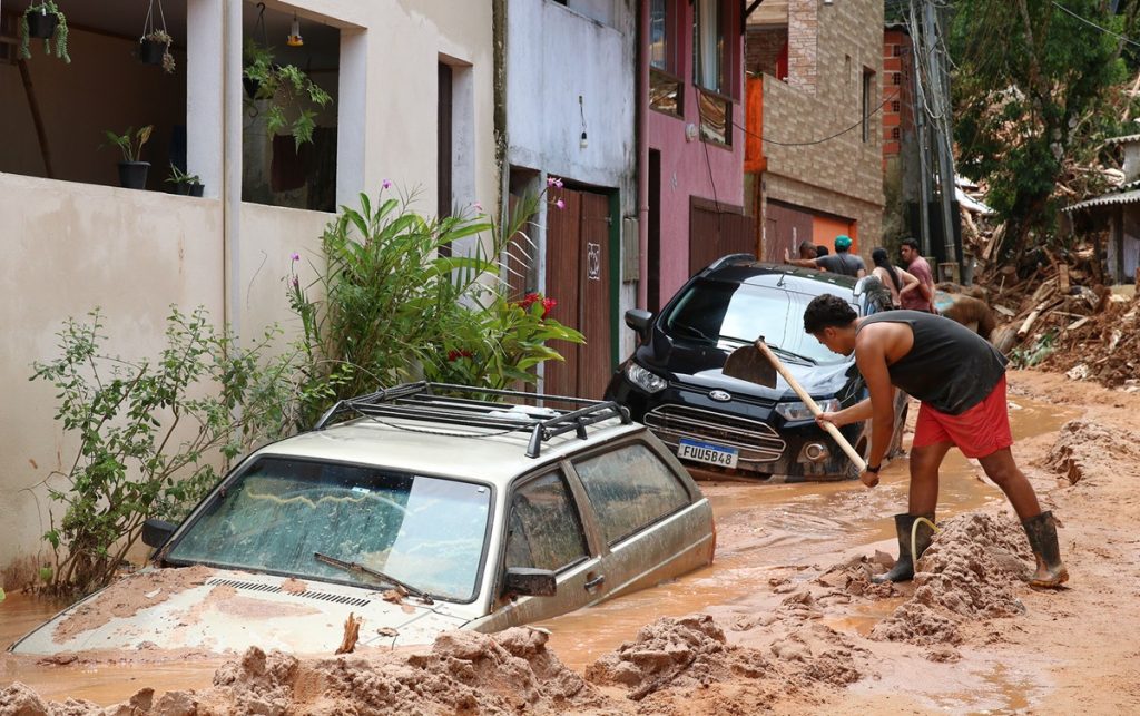 São Sebastião (SP), 22/02/2012, Casas destruídas em deslizamentos na Barra do Sahy após tempestades no litoral norte de São Paulo.