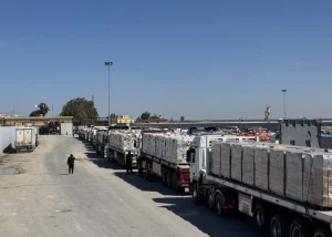 fila-de-caminhoes-750x536