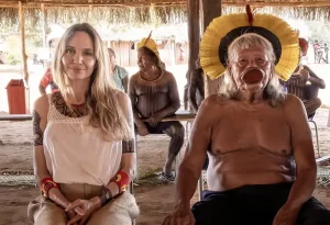 angelina-jolie-visita-raoni