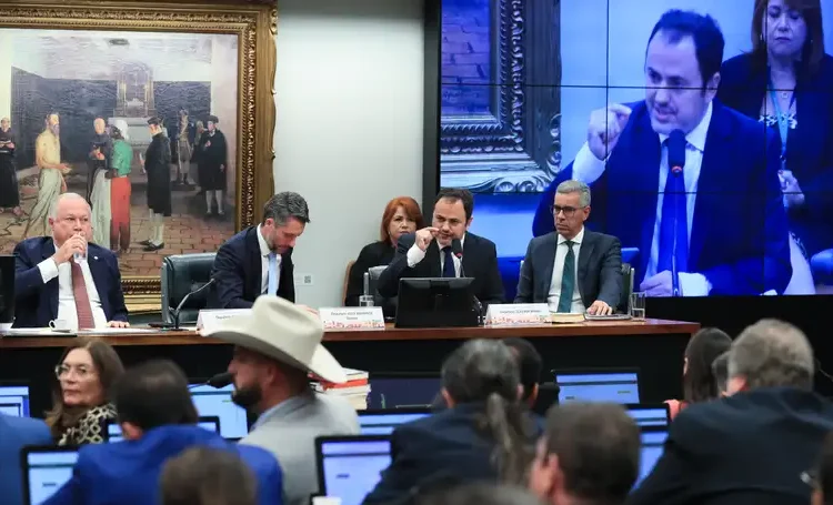 reuniao-ccj-cassacao-glauber-braga_Lula-Marques-Agencia-Brasil-750x455